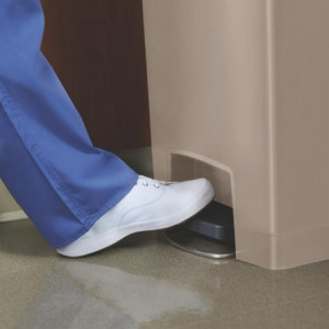 Caixote do lixo com pedal frontal Slim Jim Bege - 50L - Rubbermaid